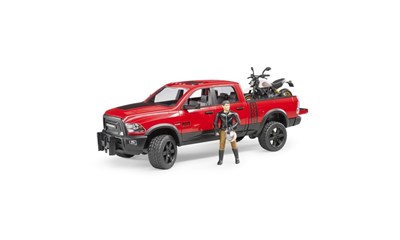 RAM 2500 Power Wagon mit Ducati Scrambler Desert Sled und Fahrer