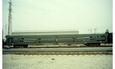 RENFE 4-achsiger Autotransportwagen DDMA grau mit seitlichen. Schutzgittern E