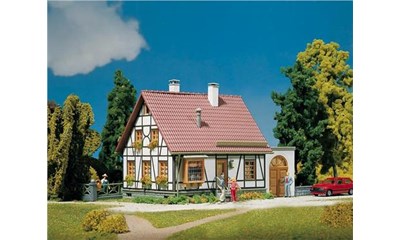 Fachwerkhaus mit Garage