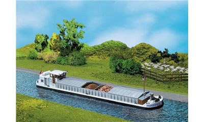 Flussfrachtschiff mit Wohnkajuete