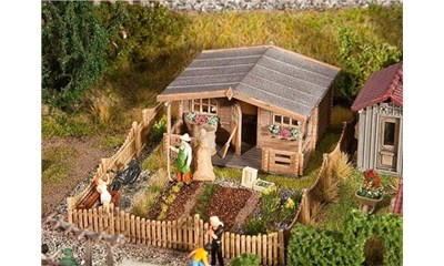 Schrebergarten mit grossem Gartenhäuschen