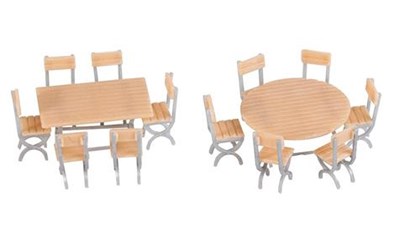 2 Tische und 12 Stühle