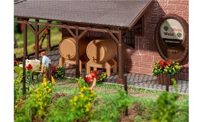 2 Holzfässer und 2 Bottiche