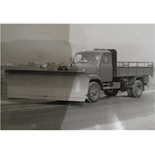 Berna 2VM mit Räumschild orange