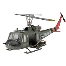 Plastikmodell Helikoper Bell UH-1C/B Huey Hog